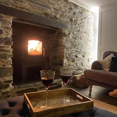 Traditional Coastal In Cornwall Holiday home *