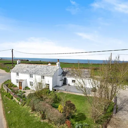 Traditional Coastal In Cornwall Holiday home *